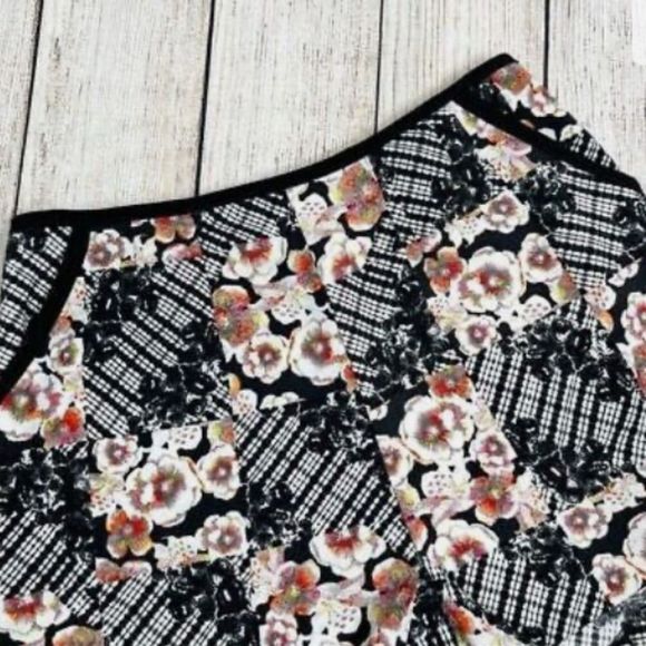 MINKPINK Neon Floral Short Shorts NWOT - Picture 2 of 5